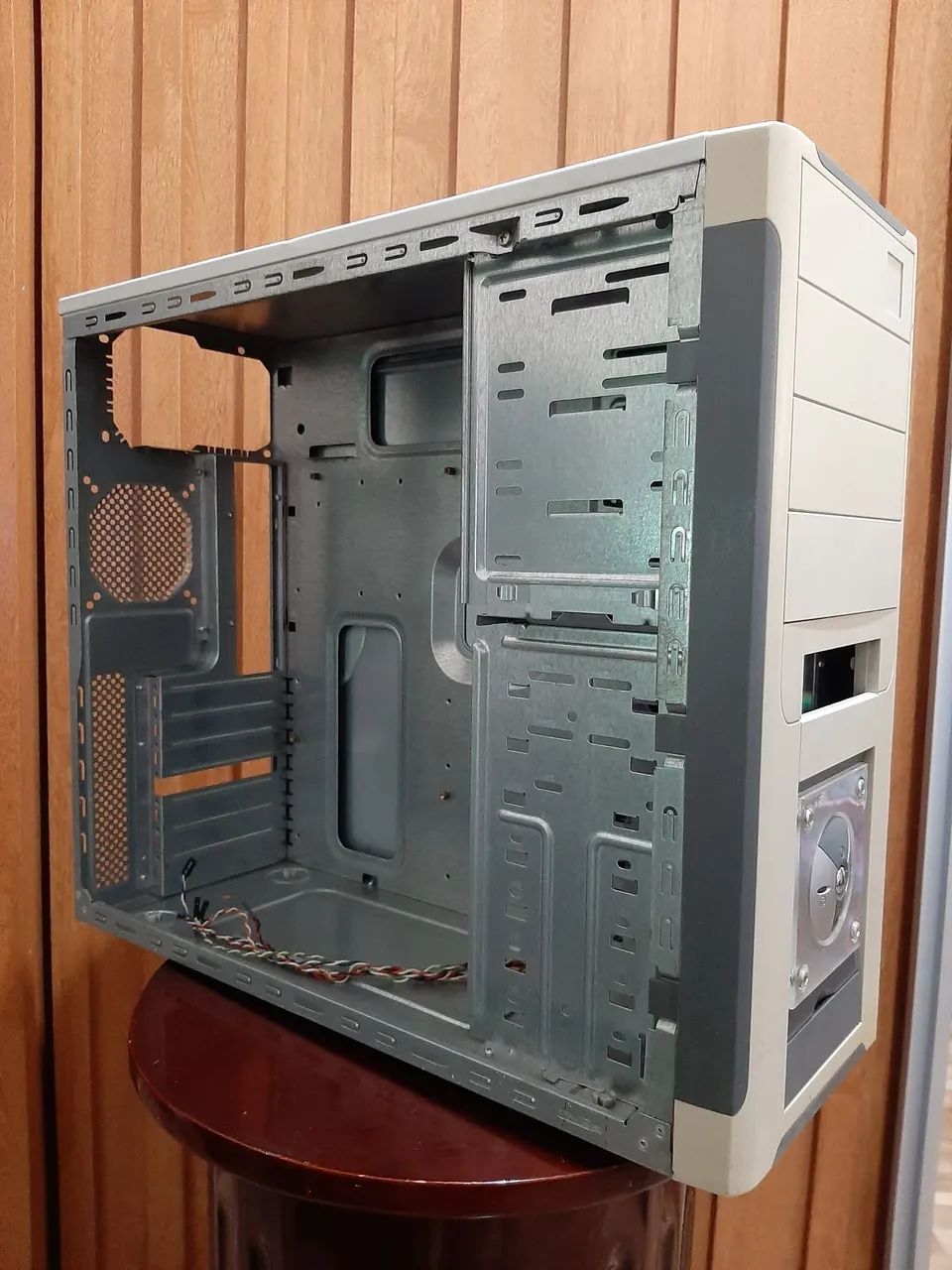 Gabinete Retrô Bege Branco PC Sleeper Clássico ATX - Foto 4