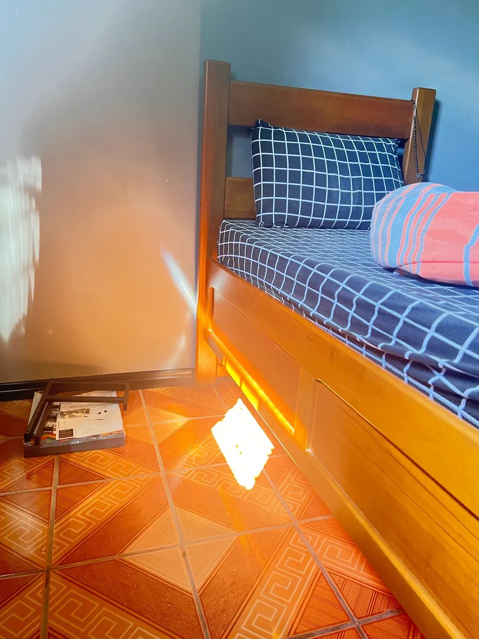 Cama de madeira maciça usada  - Foto 2