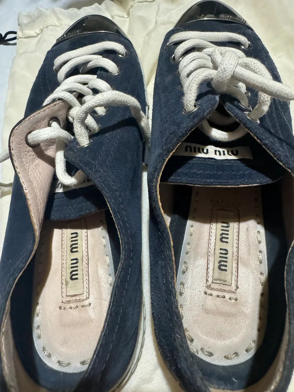 Tênis original Miu Miu azul marinho em camurça - Foto 5