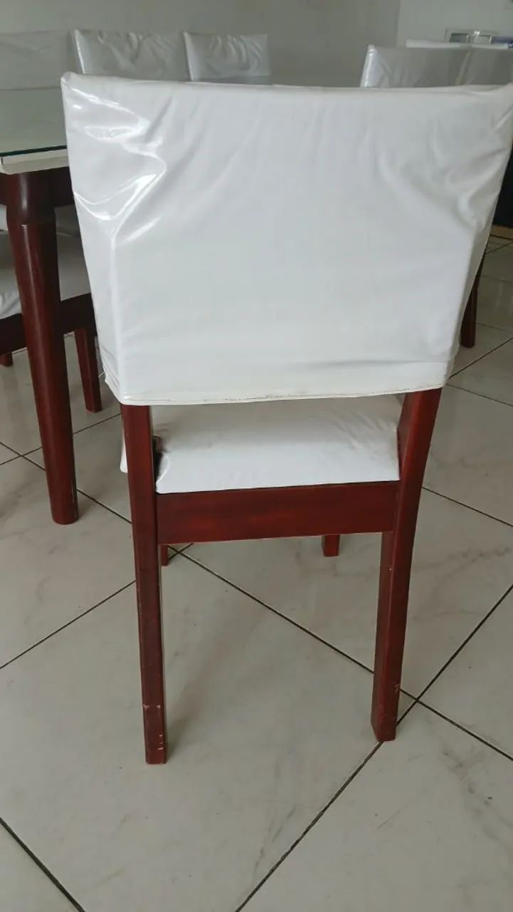 Mesa com 8 cadeiras em madeira - Foto 4