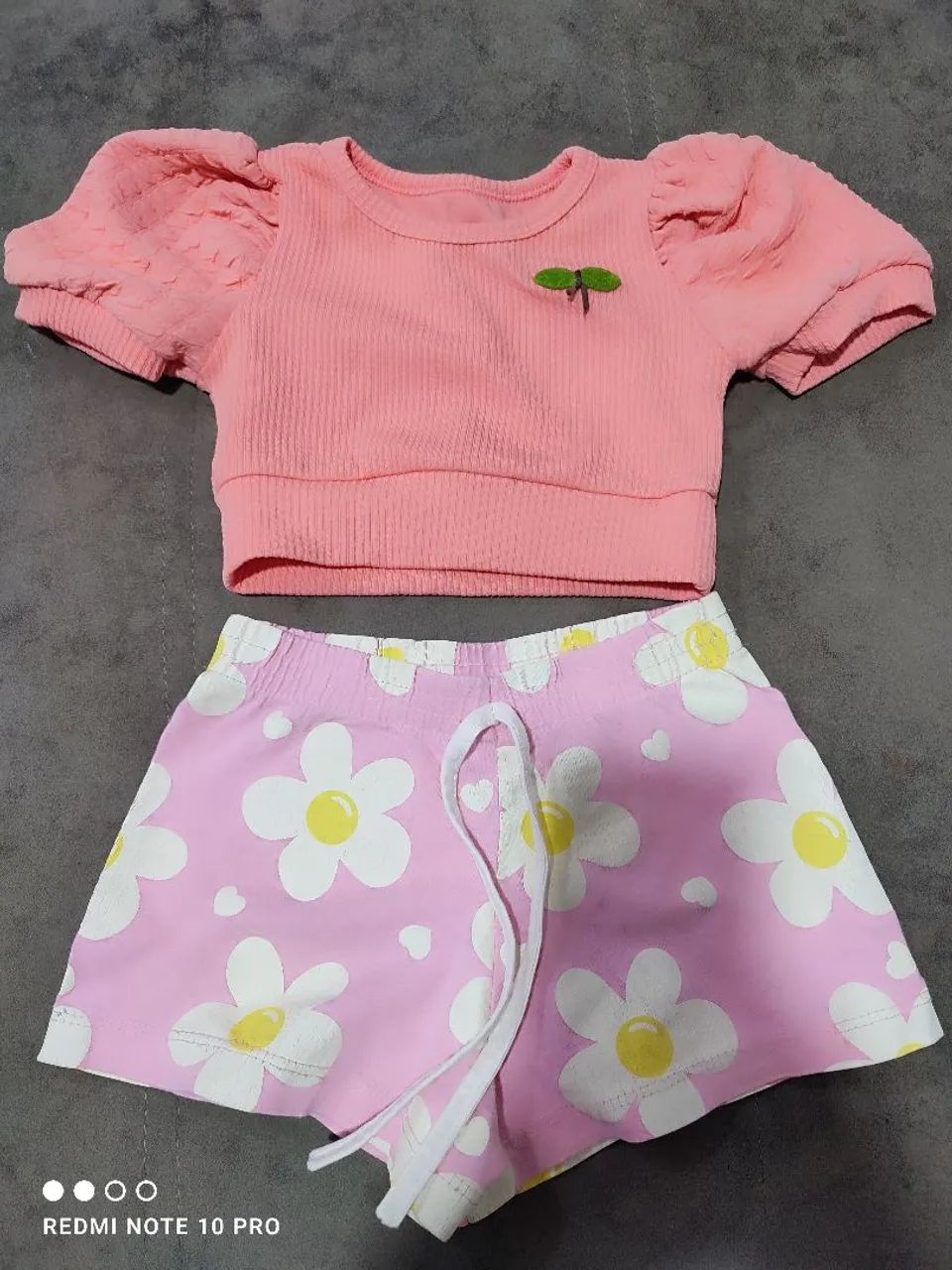 Conjunto de Blusa e short 4 anos  - Foto 2