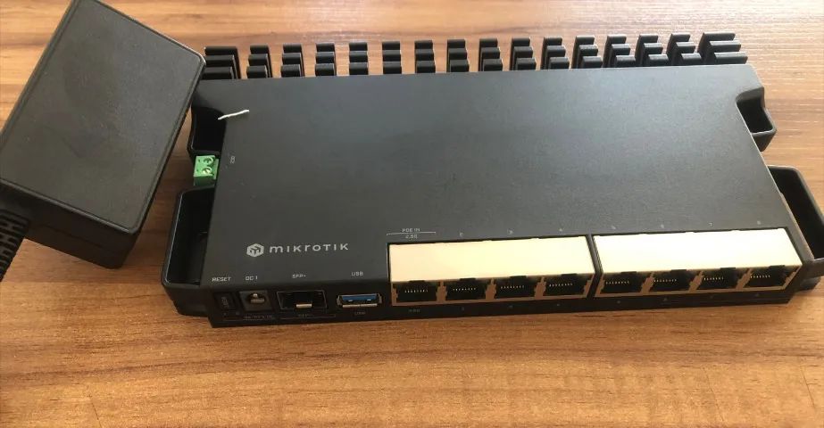 MikroTik RB5009UG+S+IN usado. - Foto 2