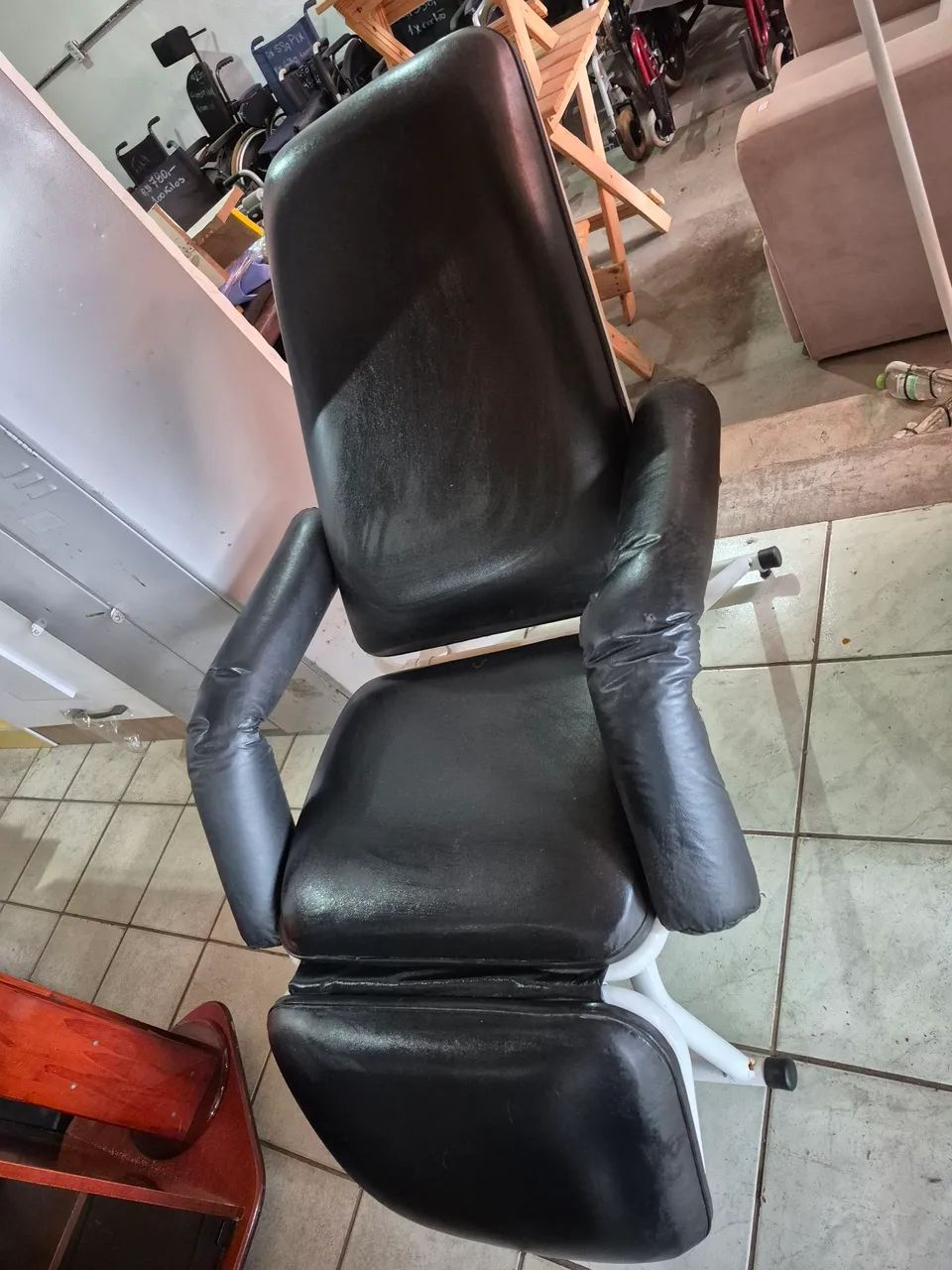 Poltronas Reclináveis em corino  - Foto 2