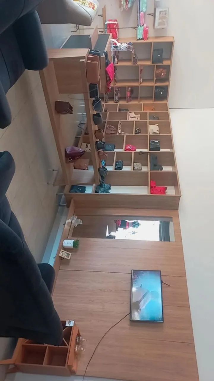 Vendo moveis de loja completa de bolsas