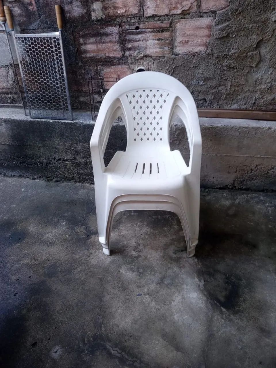4 cadeira por 90,00 - Foto 2