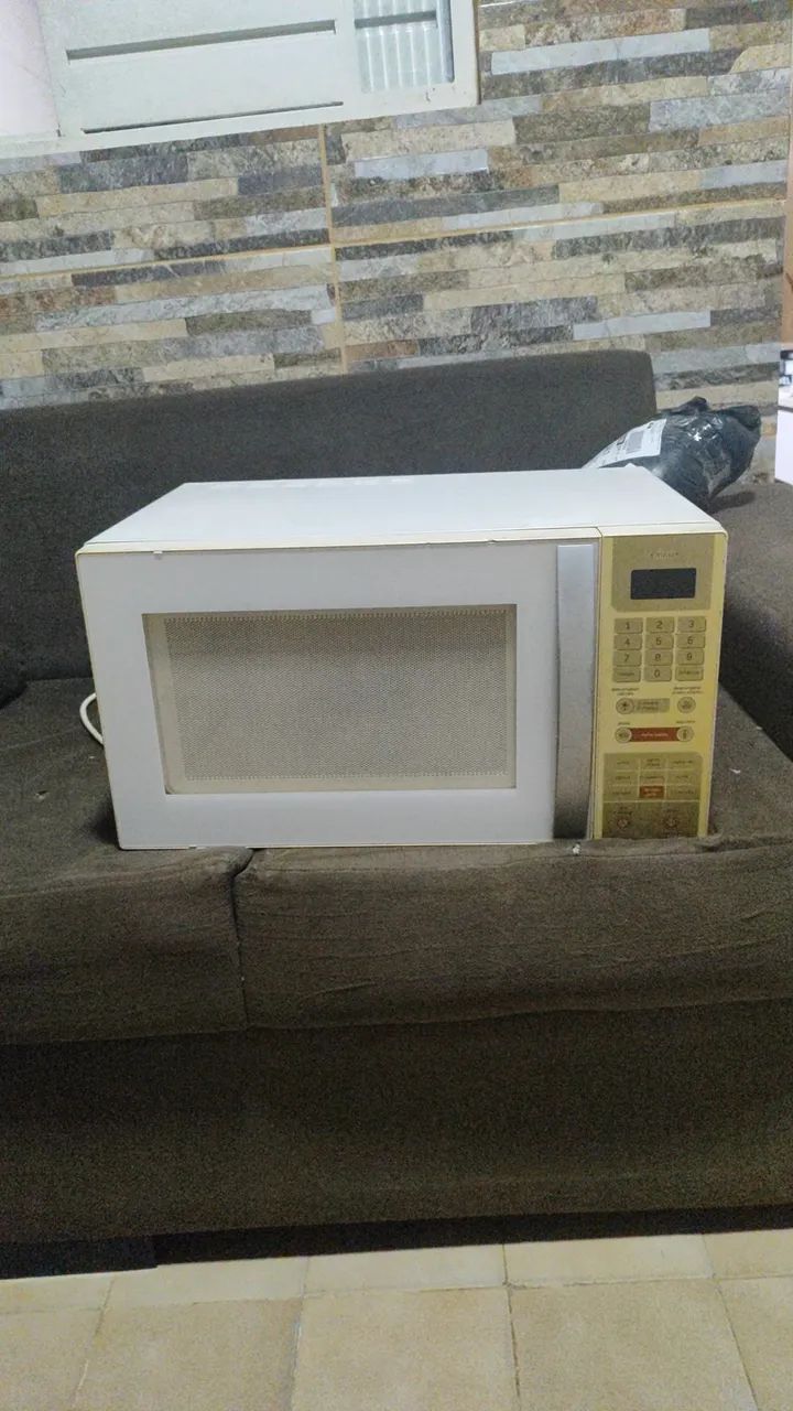 Microondas 32L funcionando 