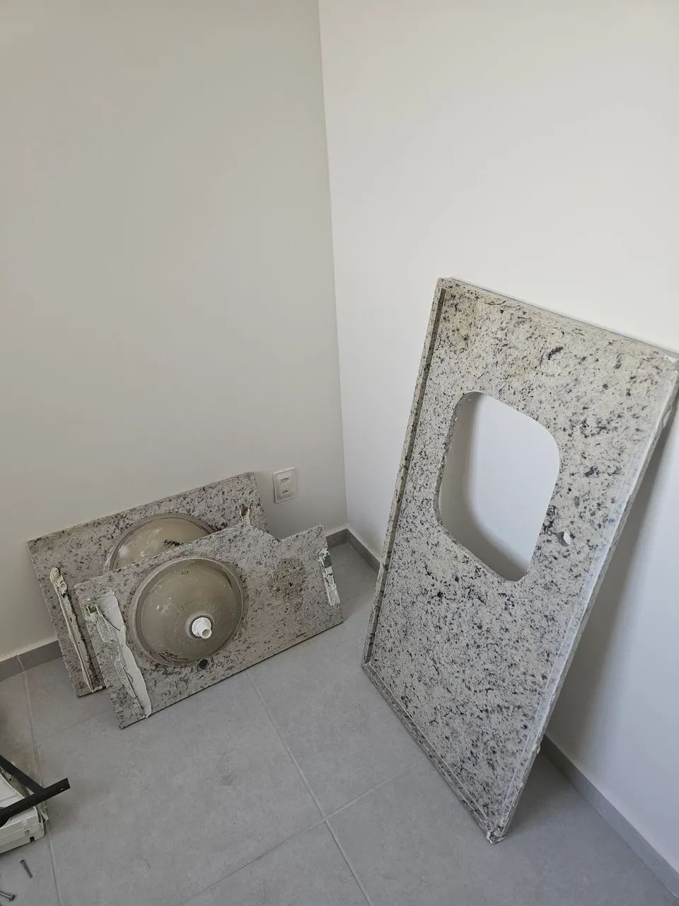 Bancadas de mármore com cuba e tanque