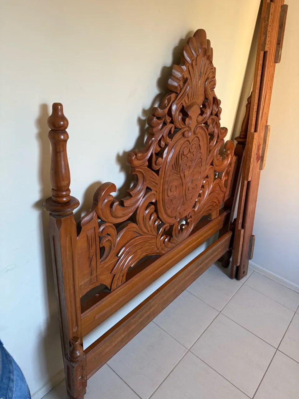 Vende-se cama de madeira,com colchão ortobom - Foto 2