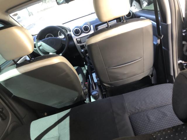 Vendo Sandero Stepway 10/10 1.6 16V preto perolizado - Foto 5