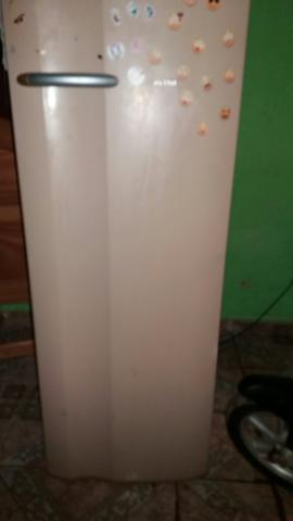 Uma geladeira muito boa .eletrolux - Foto 2