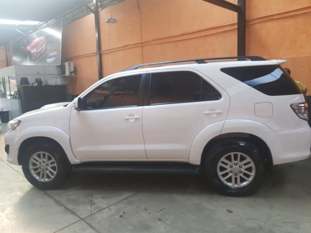 Hilux SW4 SRV 7 Lugares 4x4 automatica Diesel - Foto 2