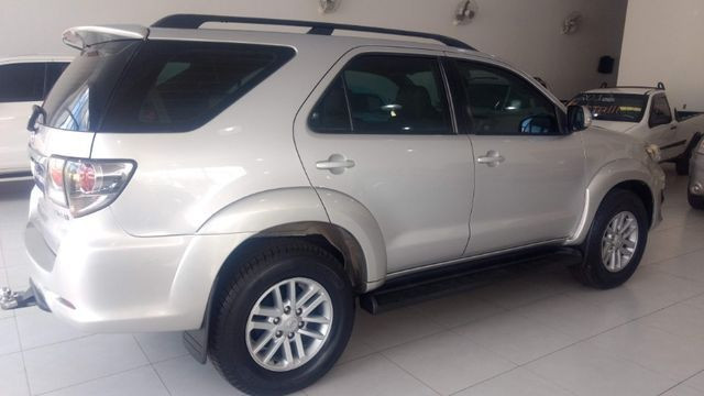 Hilux sw4 srv D4 4x4 3.0 TDI 7 Lugares - Foto 6