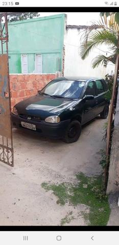 Vendo ou troco corsa emplacado - Foto 2