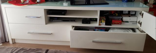 Rack branco com tampo de vidro