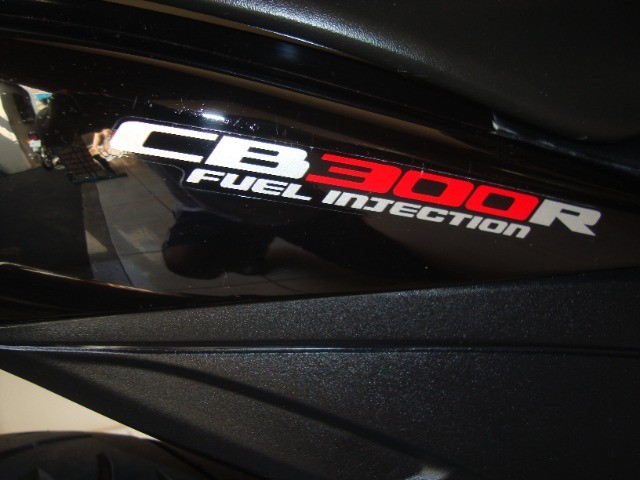 HONDA CB 300 R ANO 2010 BAIXO KM