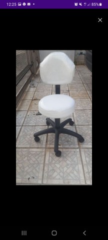 Cadeiras mocho, carrinhos auxiliares,  escadas e macas - Foto 4