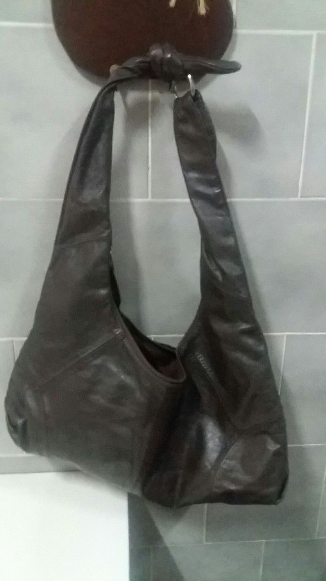 grey suede hobo bolsa