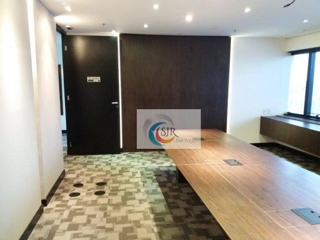 Sala comercial de 284 m² com 10 vagas de garagem, piso elevado com carpete, forro modular  - Foto 2