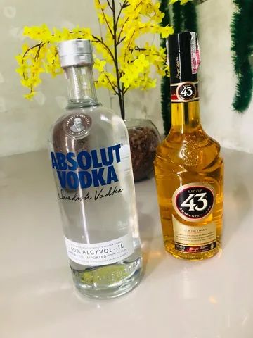 Licor 43 e vodka Absolut lacrados 