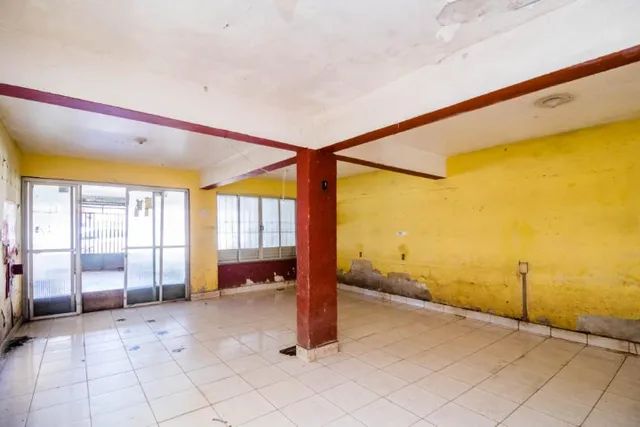 Casa, 4/4, sacada, vgs na Rua Caripunas.