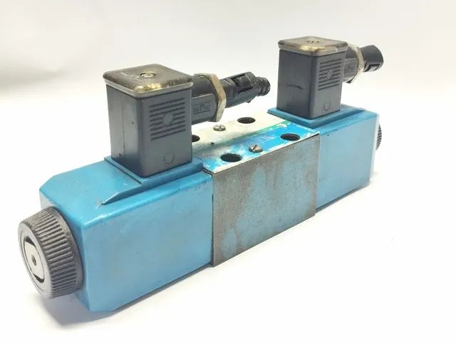 Válvula direcional VICKERS DG4V-3-6C-M-U-D6-60 - Foto 3