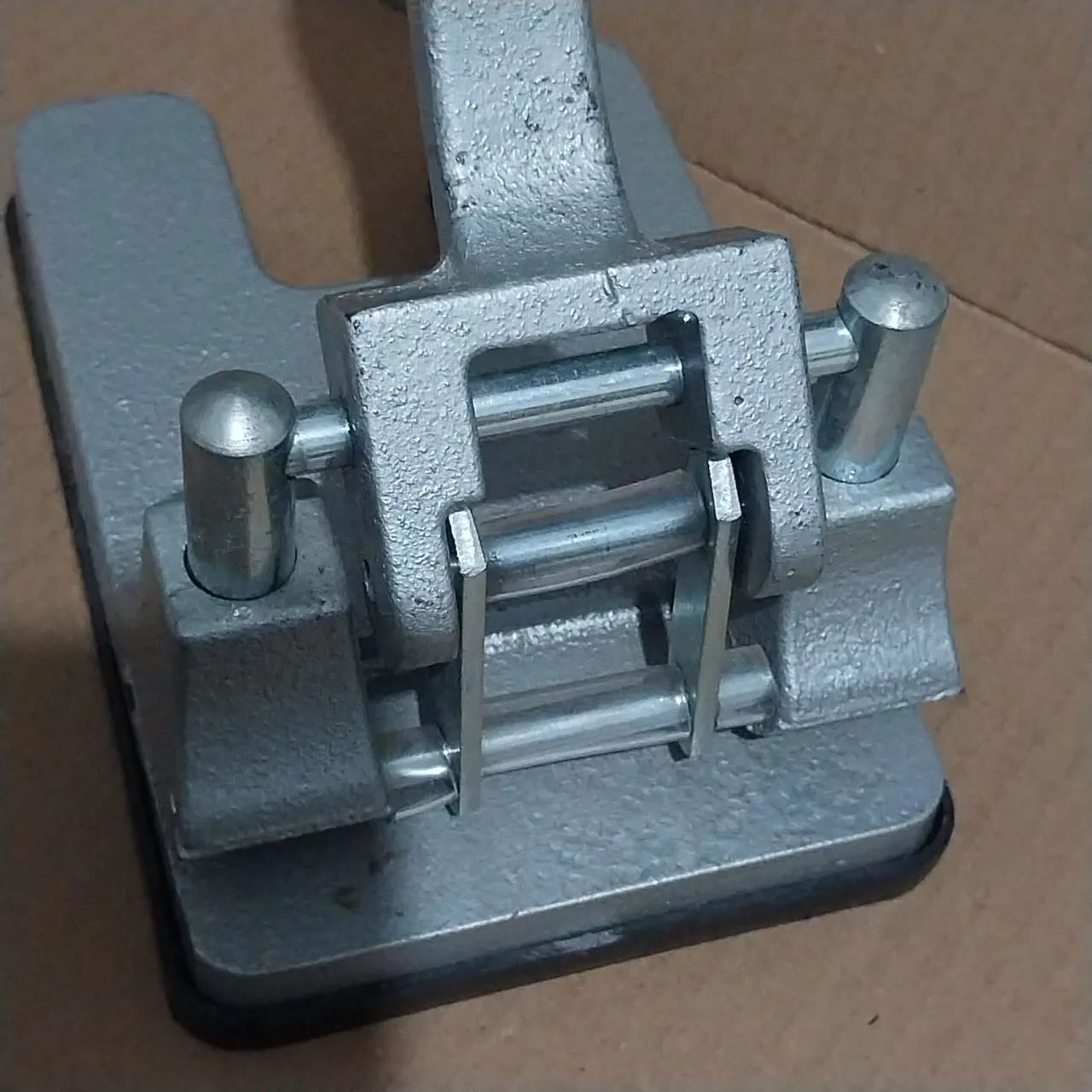 Perfurador Grande de Papel 60 Folhas CA101 Cavia  - Foto 3