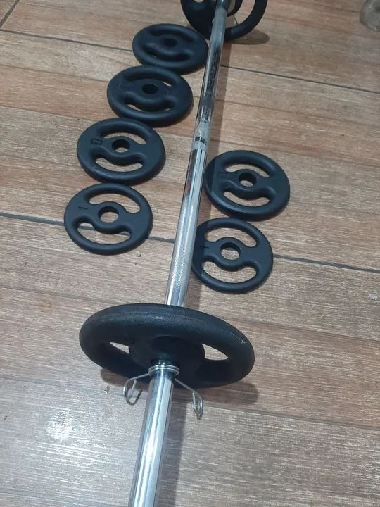 kit treino: 01 barra + presilhas + 20kg de anilhas. 3x sem juros no crédito . - Foto 4