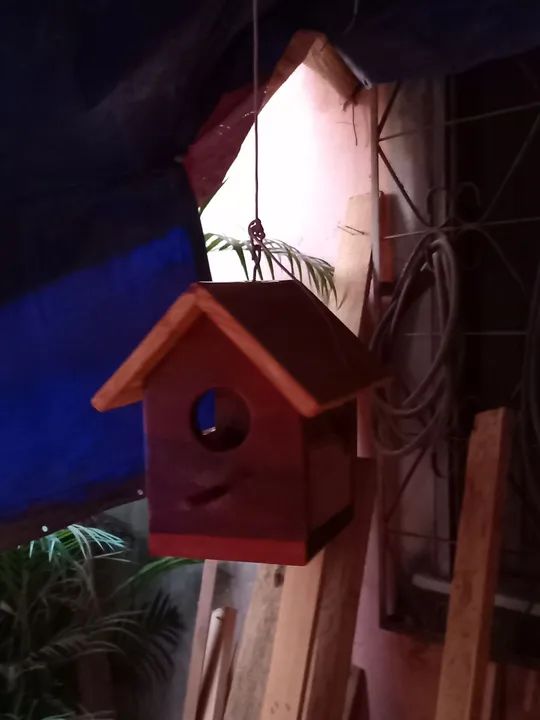 Casinha de passarinho de madeira
