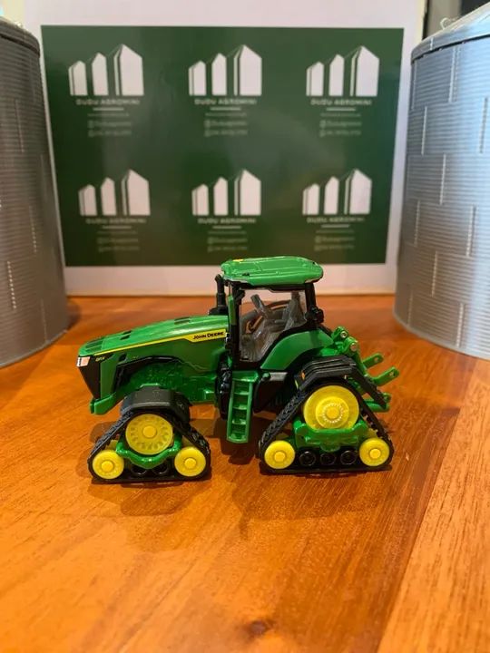 Miniatura de trator John Deere 8RX 1/64 - Foto 2