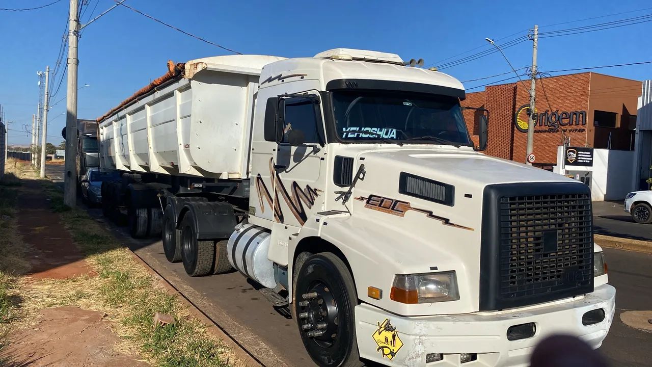 Volvo Edc mais 4 eixo caçamba  - Foto 3