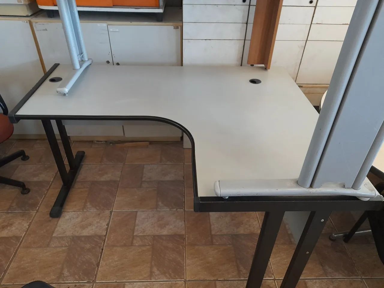 Mesa de canto em L - usada