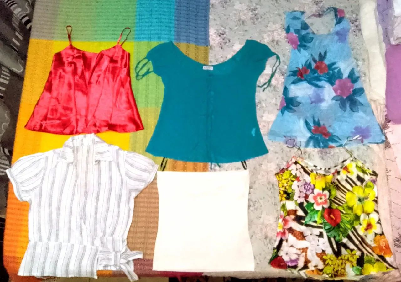 LOTE 20 PEÇAS FEM. TAM.P (BLUSINHAS/ CAMISETAS) DIVERSAS ler descrição...
