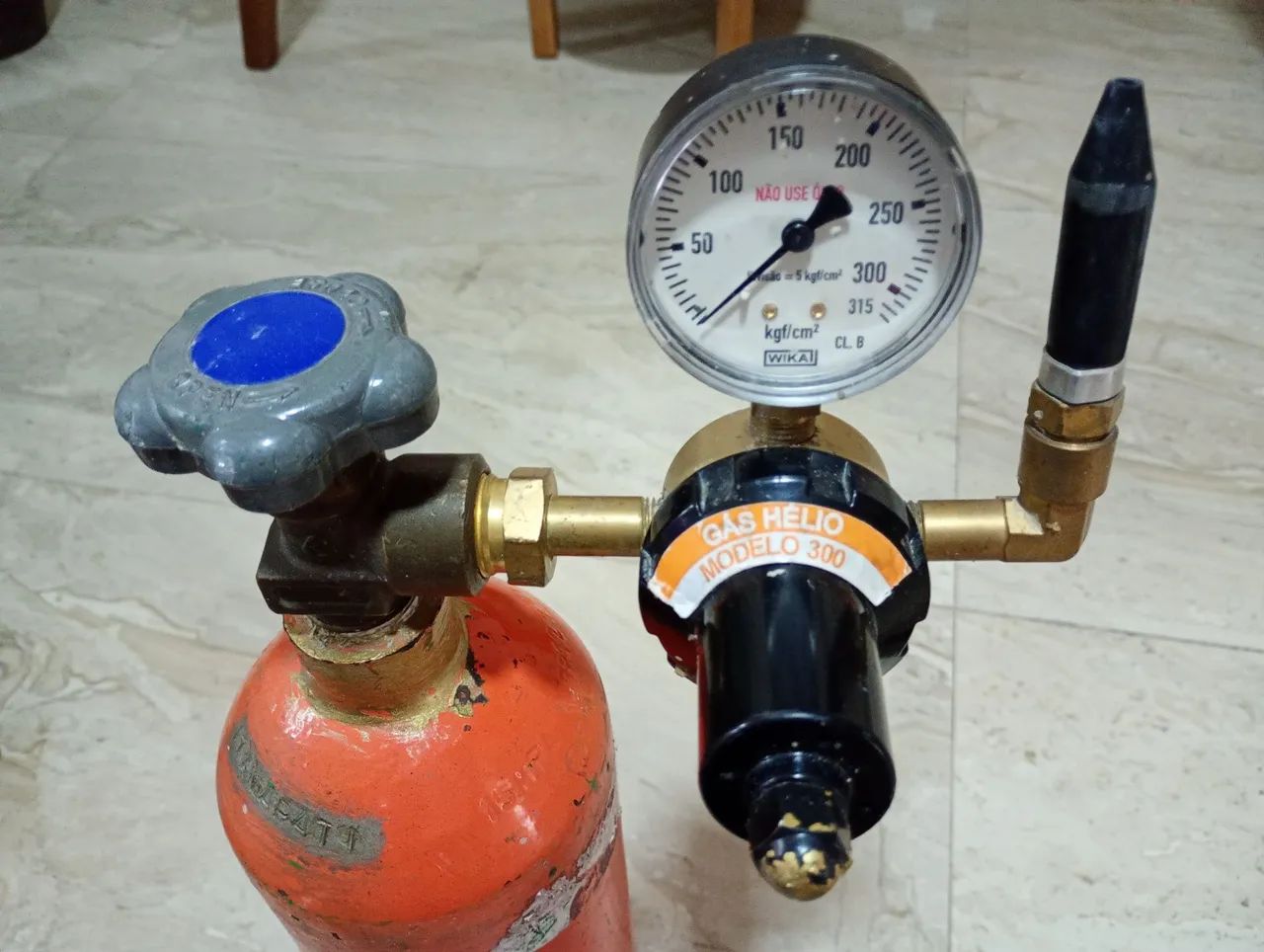 Cilindro de gás hélio com regulador e manômetro - Foto 3