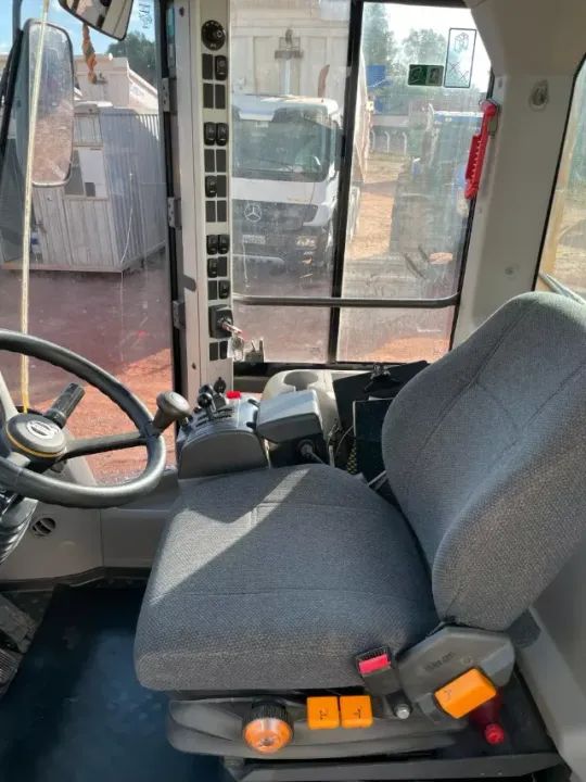 EXCELENTE PÁ CARREGADEIRA VOLVO L60F 2021 - Foto 2