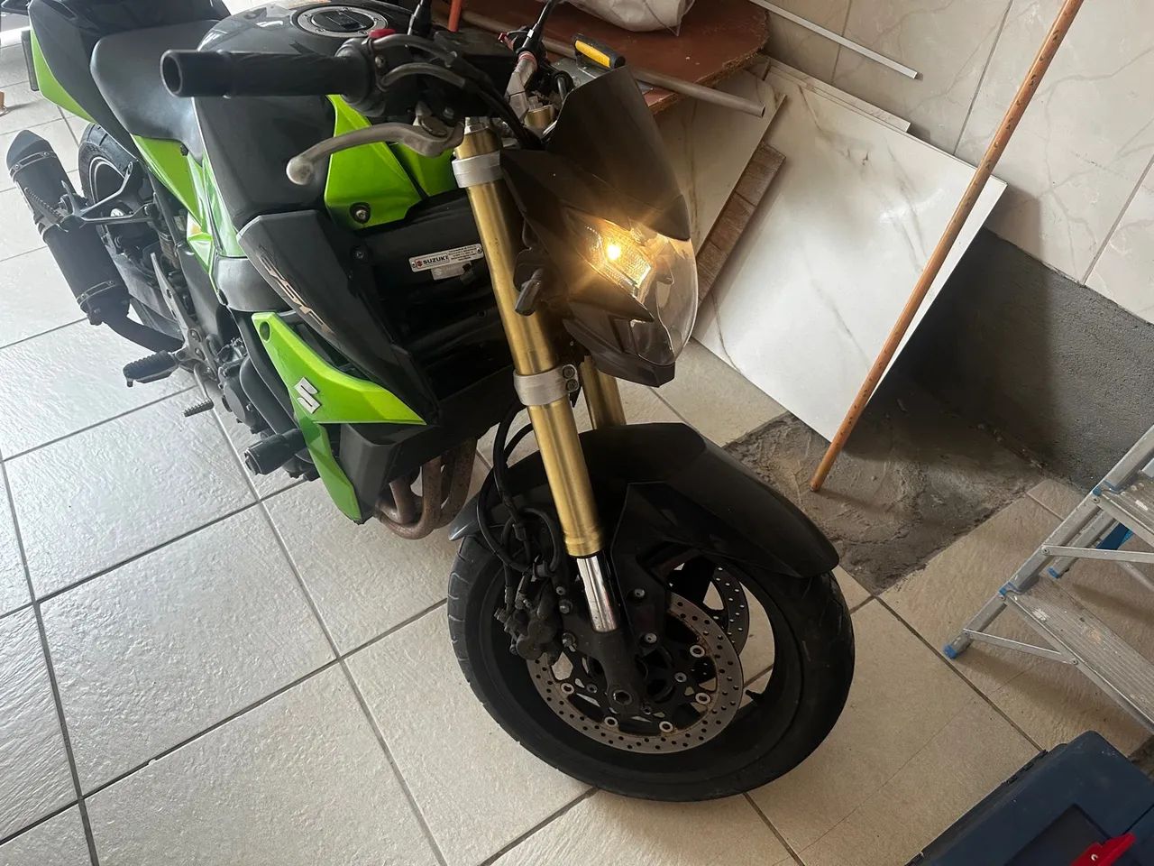 Suzuki GSR 750- Impecável! Aceito troca por carro