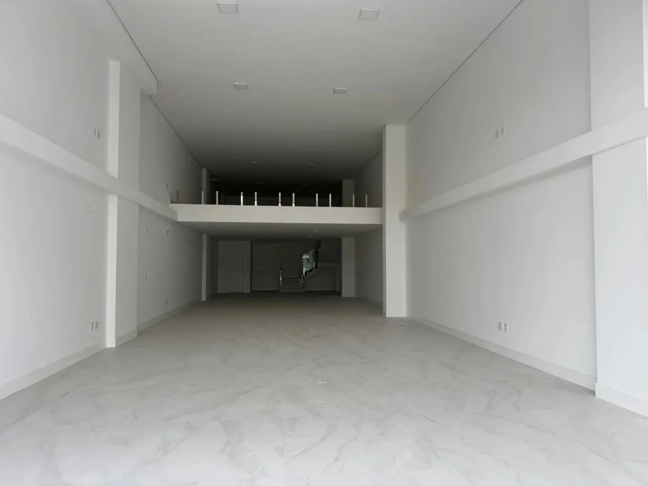 SALA COMERCIAL PARA LOCAÇÃO NA AVENIDA DO ESTADO EM BALNEÁRIO CAMBORIÚ