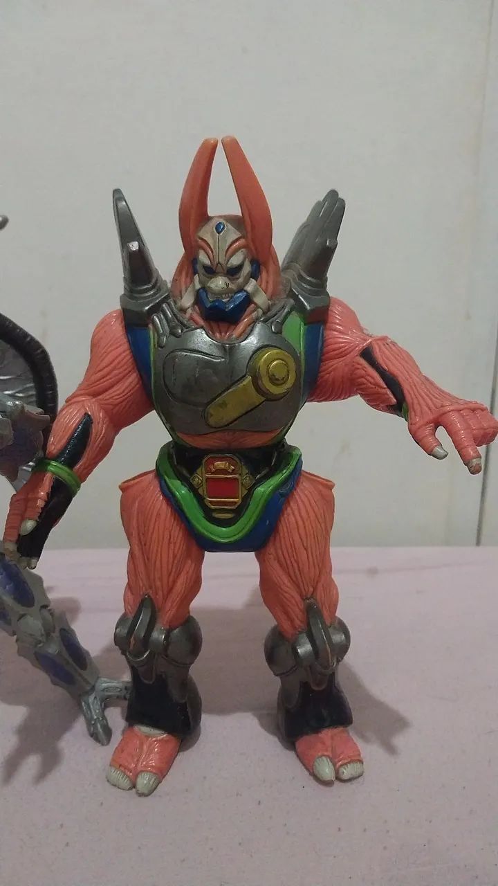 "Evil Space Alien" de Mighty Morphin Power Rangers, fabricados pela Bandai.