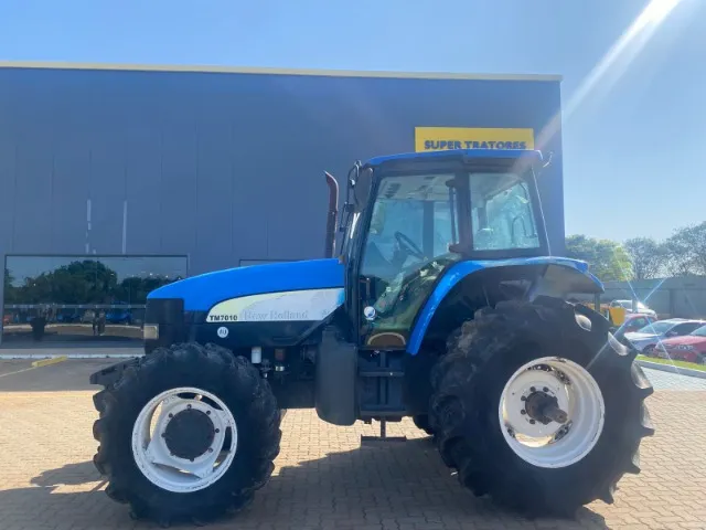 Trator New Holland TM7010