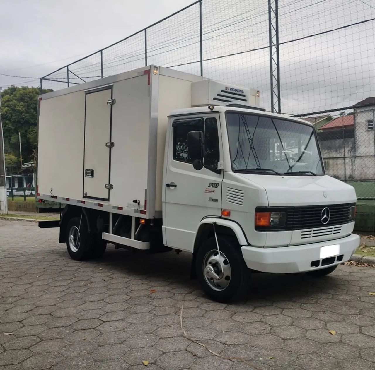 Caminhão Mb 710 Plus  Baú Refrigerado  - Foto 3