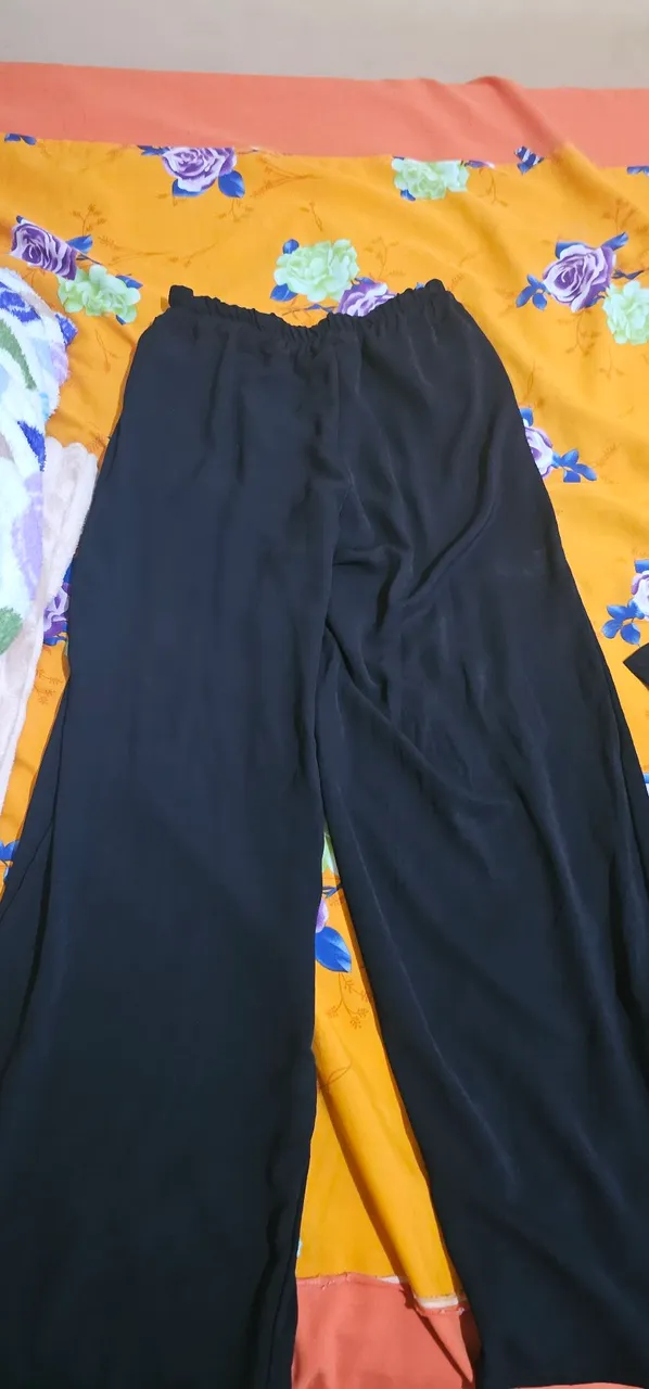 Calça preta estilo pantalona