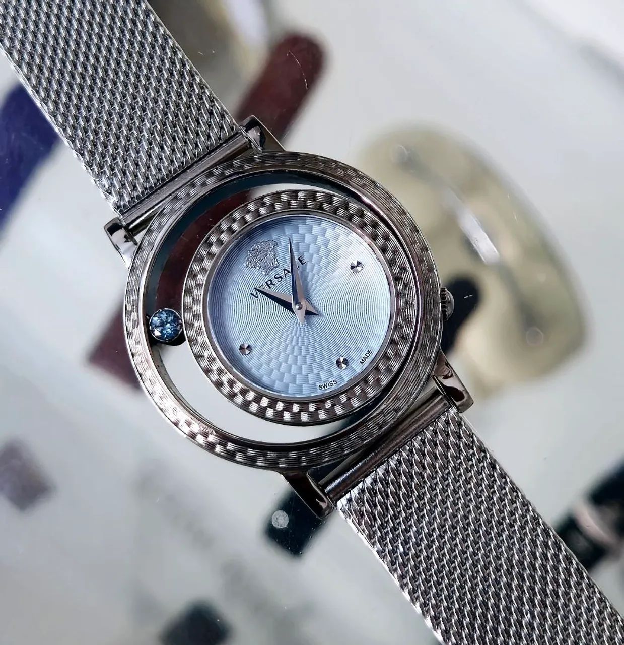 Relógio Versace Feminino Fundo Azul  - Foto 2