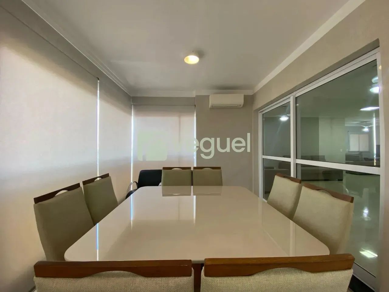 Apartamento semi mobiliado padrão no Edifício Belvedere Grand Mirant com 3 Quartos para al