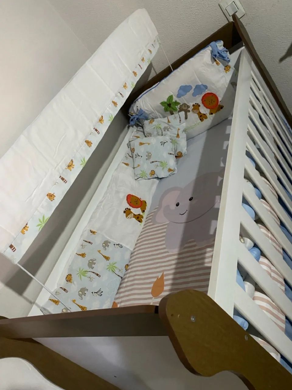 Berço grão de gente ( vira mini cama ) e banheira Splash BURIGOTTO