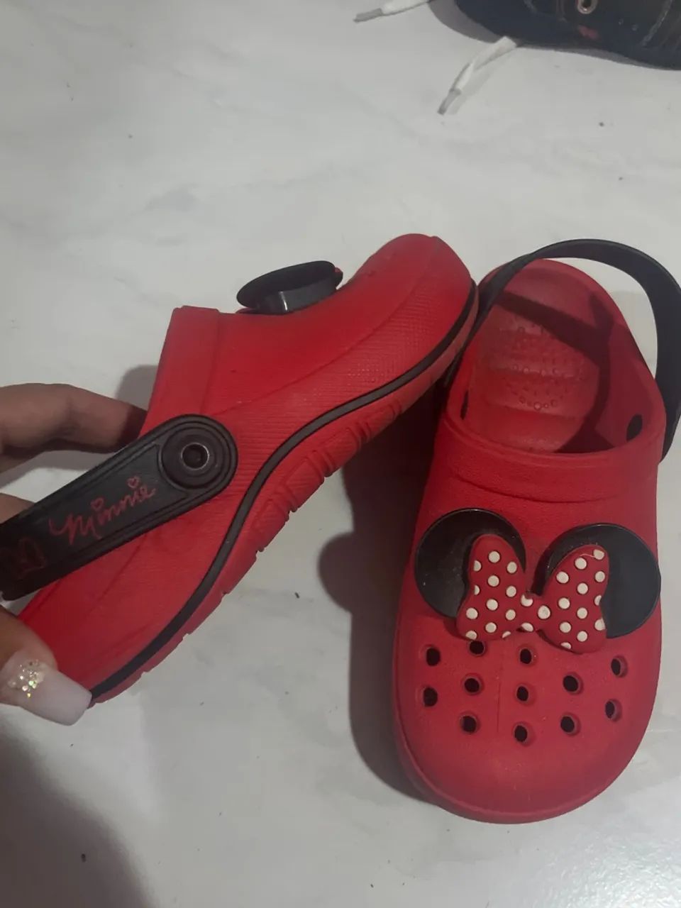 Crocs minnie n30  valor $50 - Foto 2