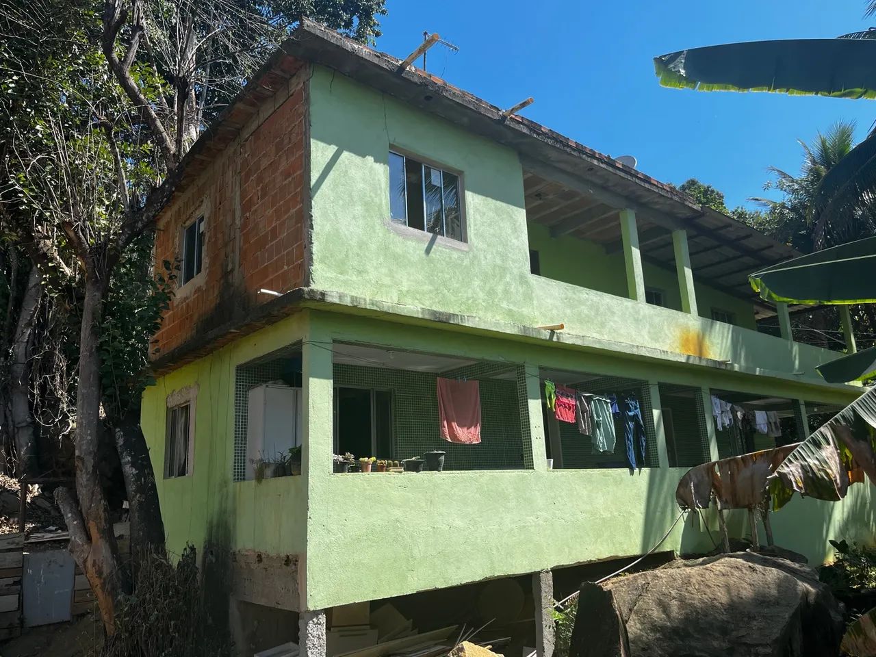Vendo 2 casas com um terreno amplo totalizado em 500 metros quadrado