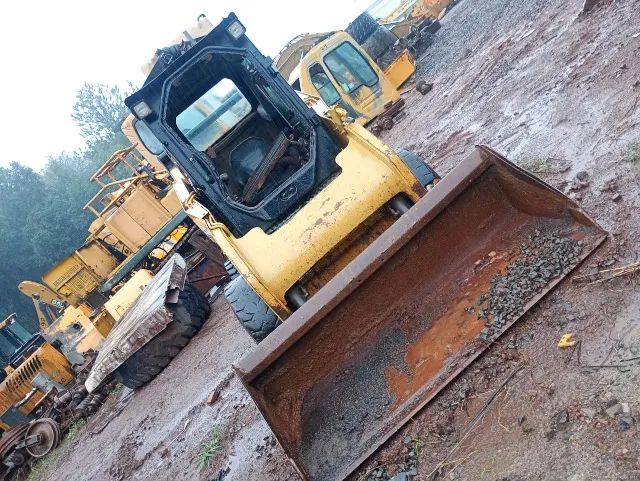 MINIESCAVADEIRA CATERPILLAR 232B - SEM MOTOR  - Foto 3