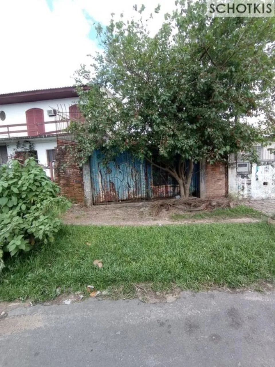 IMOBILIÁRIA SCHOTKIS ALUGA TERRENO DE 6,60 METROS DE FRENTE POR 48 METROS DE FUNDOS....