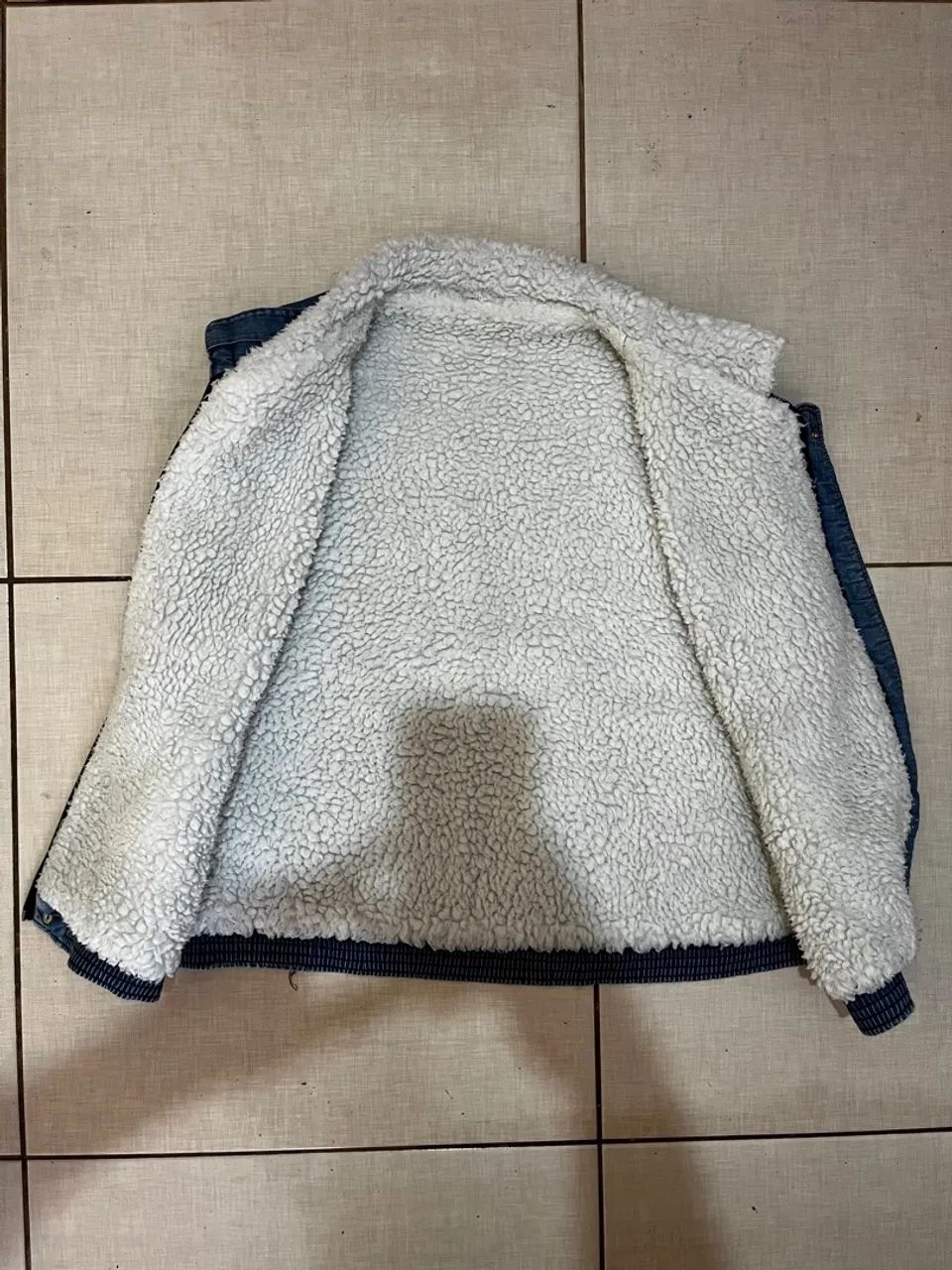 Colete Jeans com Gola de Lã anos 90 - Foto 2