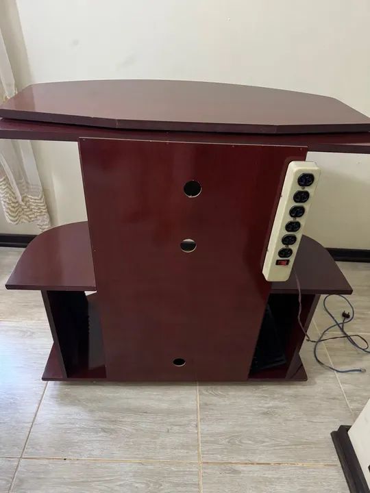 Oportunidade Rack reforçado de TV em mogno - usado - bem conservado. - Foto 5