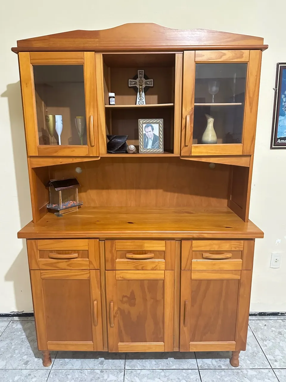 Cristaleira 5 portas com 3 gavetas - Perfeito para sua casa!